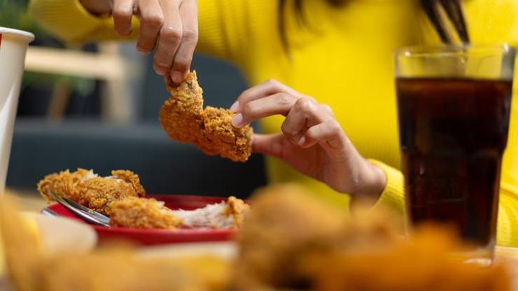 KFC ve Pizza Hutların franchise sözleşmesi feshedildi Şubeleri kapanabilir...