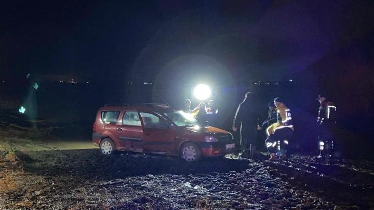 Tarladaki otomobilde ölü bulundu Tarladaki otomobilde ölü bulundu