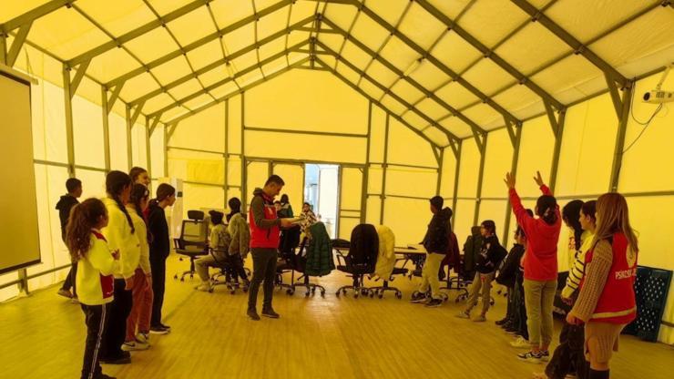 Hatay’da depremzede çocuklara psikososyal destek verildi Hatay’da depremzede çocuklara psikososyal destek verildi