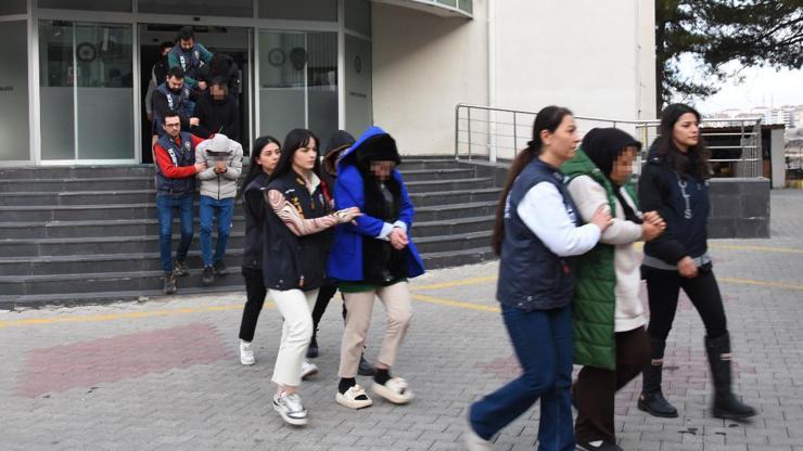 500 milyon TL dolandırıcılıkta gözaltına alınan 61 şüpheli adliyede 500 milyon TL dolandırıcılıkta gözaltına alınan 61 şüpheli adliyede