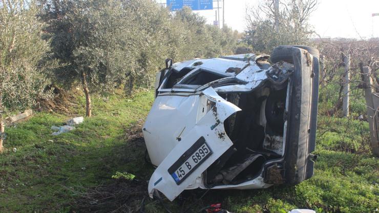 Salihli'de takla atan otomobil tarlaya uçtu Salihli'de takla atan otomobil tarlaya uçtu