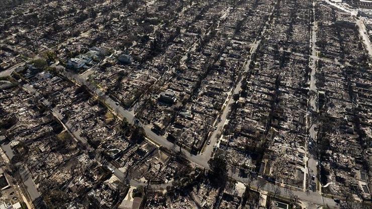 Los Angelestaki yangınlarda bilanço artıyor Californianın son 40 yıldaki en geniş kentsel alanı yandı...