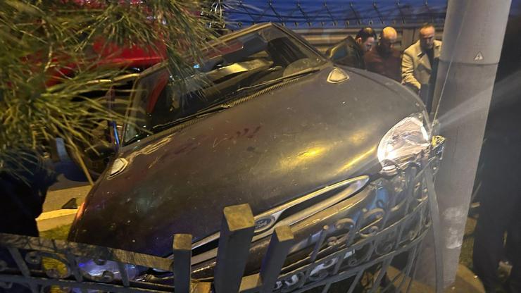 TIR'ın çarptığı otomobil hurdaya döndü; kaza kamerada TIR'ın çarptığı otomobil hurdaya döndü; kaza kamerada