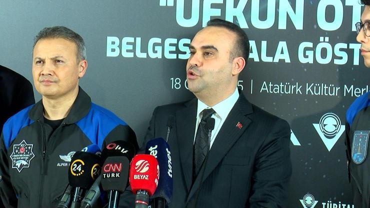 İstanbul - Bakan Kacır, 'Ufkun Ötesinde' belgeselinin gala gösterimine katıldı