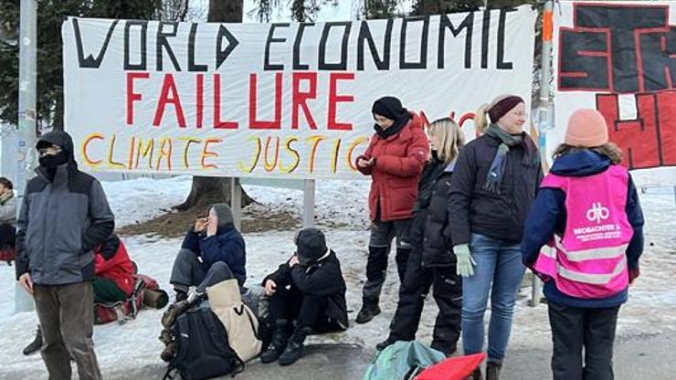 Davosta Dünya Ekonomik Forumu karşıtı protesto