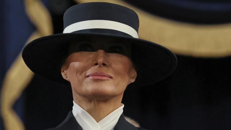 Melania Trump, yemin törenine şapkasıyla damga vurdu: Gizem ve şıklık bir arada