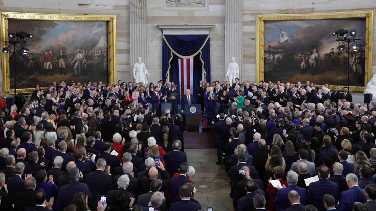 Trump başkan olarak ilk konuşmasını yaparken çevresinde kimler vardı İşte o 40 isim…