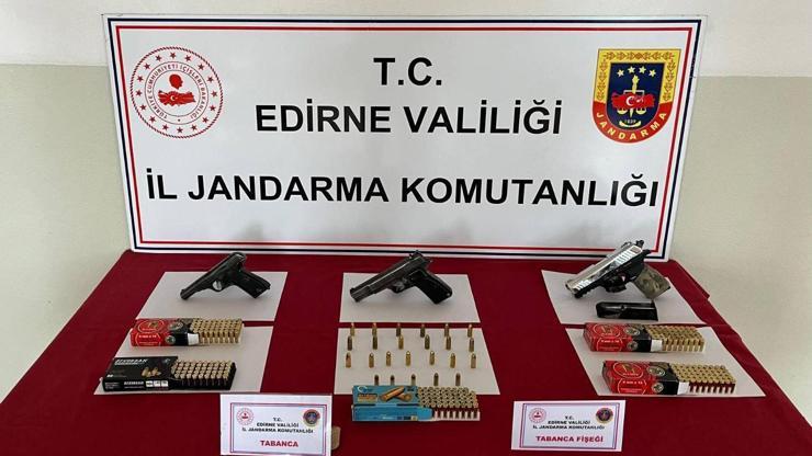 Edirne’de 3 ruhsatsız tabanca ve 271 mermi ele geçirildi