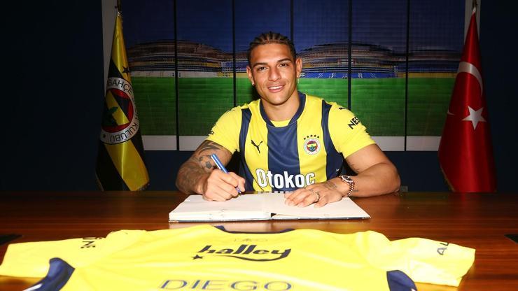 Fenerbahçenin yeni transferi Diego Carlos, 3.5 yıllık sözleşmeye imza attı