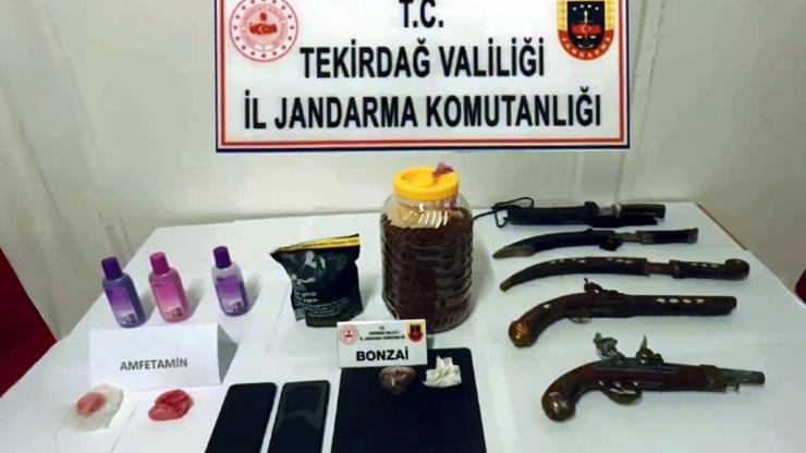 Şarköy’de uyuşturucu operasyonunda 3 gözaltı Şarköy’de uyuşturucu operasyonunda 3 gözaltı