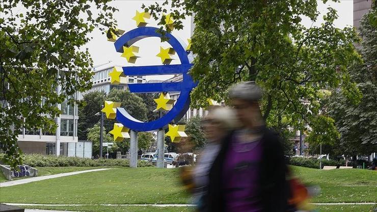 Euro Bölgesinde bankalar kredi koşullarını sıkılaştırıyor