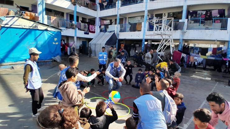 BM: İsrailin yasağına rağmen UNRWA görevini sürdürüyor