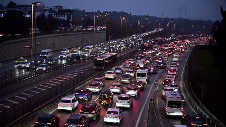 Tatil Bitti: İlk Ders Zili Çaldı İstanbulda Trafik Durdu...