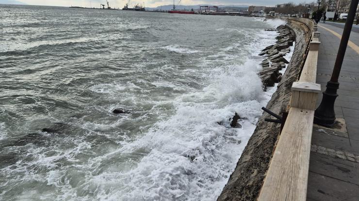 Marmarada deniz ulaşımına poyraz engeli