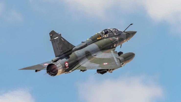 Ukrayna, Fransanın gönderdiği Mirage 2000 savaş uçaklarını teslim aldı