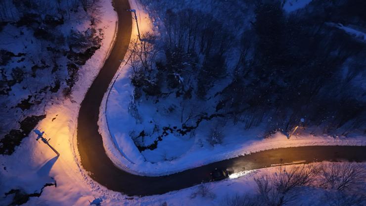 Düzce'deki 1368 metre rakımlı Yanık Yaylası karla kaplandı