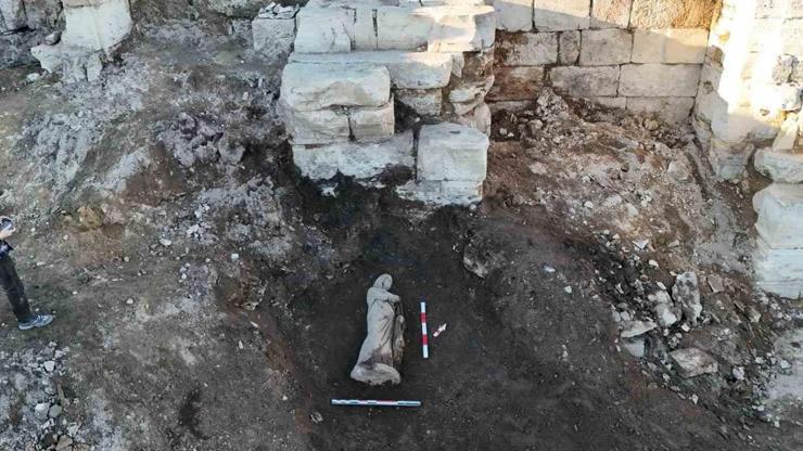 Geleceğe Miras Projesi Kapsamında Perge Antik Kenti’nde Beş Yeni Heykel Gün Yüzüne Çıkarıldı