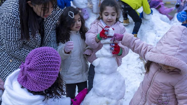 Miniklere taşımalı kar sürprizi Miniklere taşımalı kar sürprizi