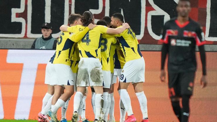 UEFAdan Fenerbahçeye 3 ayrı ceza