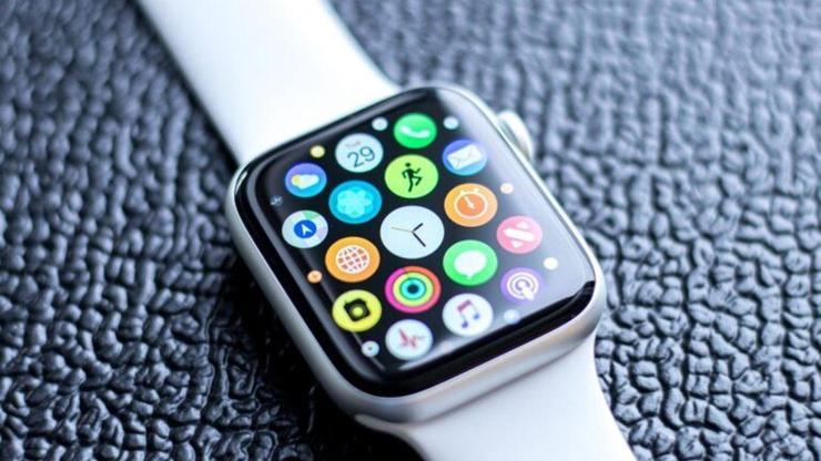 Apple Watch’u ayak bileğinde kullanan kişiler var