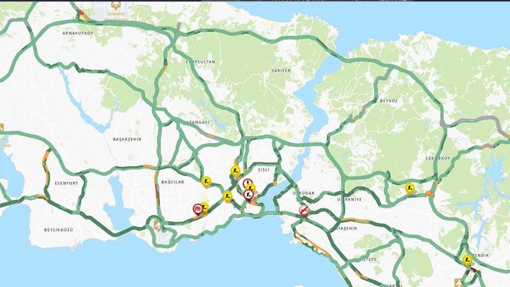 İstanbullu toplu taşımaya yöneldi yollar boş kaldı