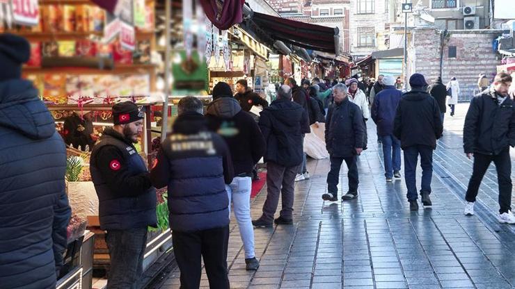 İstanbul Eminönü’nde Ramazan yoğunluğu