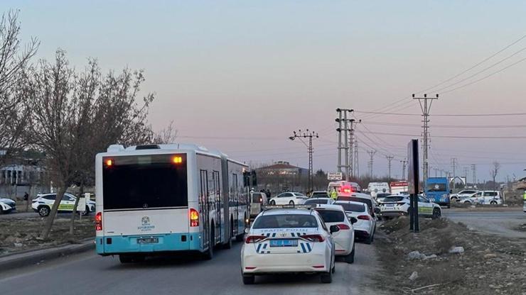 Konyada tır polis aracına çarptı: 1 şehit 2 yaralı