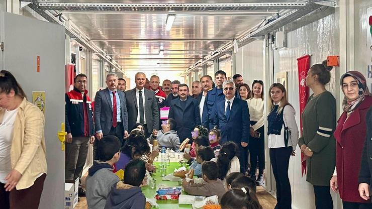 Hatay’da özel öğrencilere balık ekmek ikram edildi Hatay’da özel öğrencilere balık ekmek ikram edildi