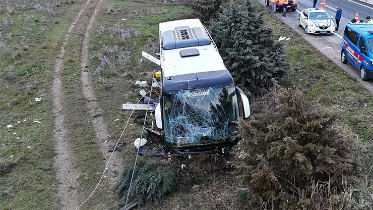 SON DAKİKA Çanakkalede yolcu otobüsü yoldan çıktı: Yaralılar var