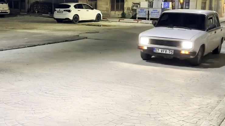 Sahura uyandırmak için aracıyla yüksek sesli müzik açıp dolaştı