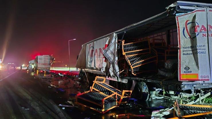 Susurluk'ta 2 TIR'ın karıştığı kazada 1 kişi yaralandı