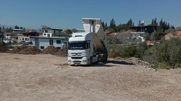 Eski kurşun fabrikasının atıkları izinsiz döküldü, belediye fotoğraflarla belgeledi