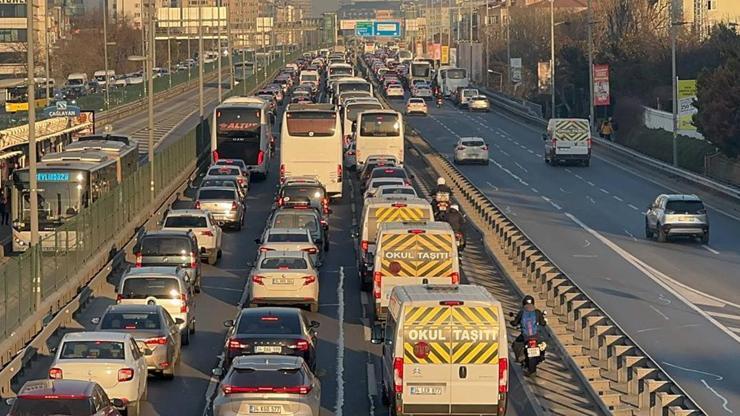 İstanbulda trafik yoğunluğu yüzde 74e çıktı