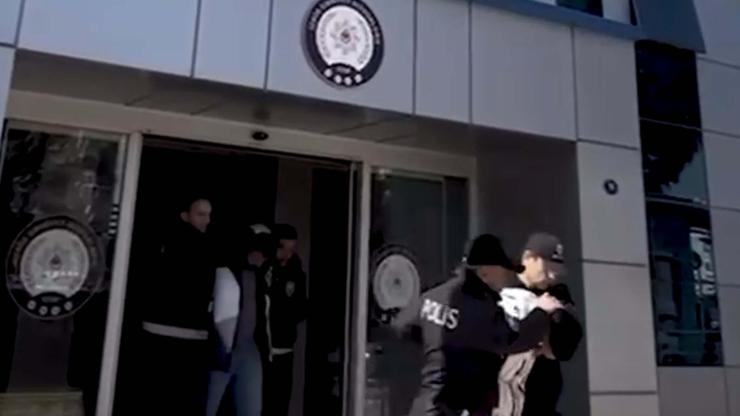 İzmir'de iş yeri kurşunlayan 2 şüpheli tutuklandı İzmir'de iş yeri kurşunlayan 2 şüpheli tutuklandı