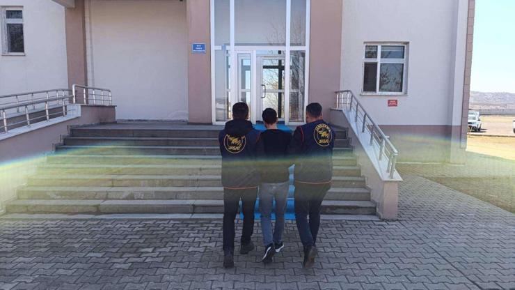 Bingöl’de çeşitli suçlardan aranan 12 kişi yakalandı Bingöl’de çeşitli suçlardan aranan 12 kişi yakalandı