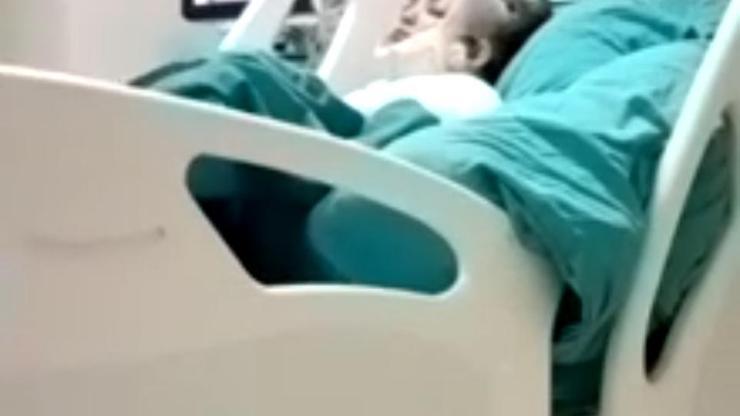 Okulda sobada ısınırken montu alev alan öğrenci yaralandı Okulda sobada ısınırken montu alev alan öğrenci yaralandı