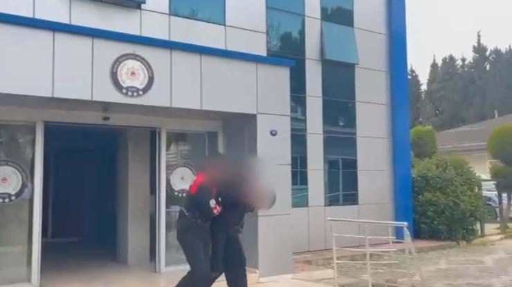 Polisten kaçarken tarlaya attığı çuvaldan 4 tabanca, şarjör ve fişek çıktı Polisten kaçarken tarlaya attığı çuvaldan 4 tabanca, şarjör ve fişek çıktı