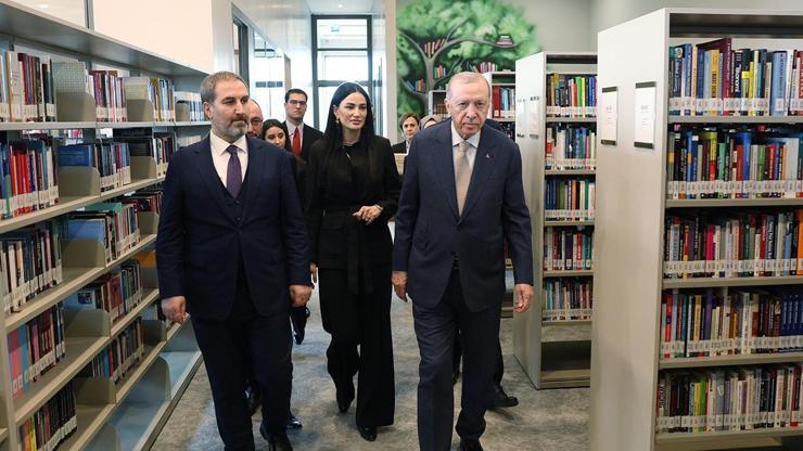 Cumhurbaşkanı Erdoğan, AK Kütüphaneyi ziyaret etti