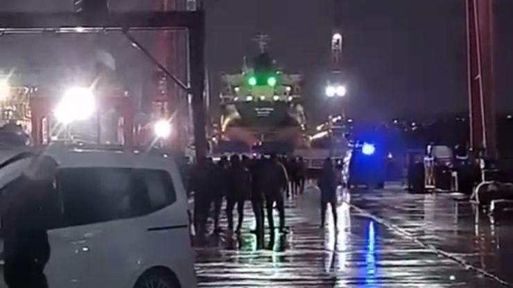 Tersanede demir bloklar arasında sıkışan işçi hayatını kaybetti Tersanede demir bloklar arasında sıkışan işçi hayatını kaybetti