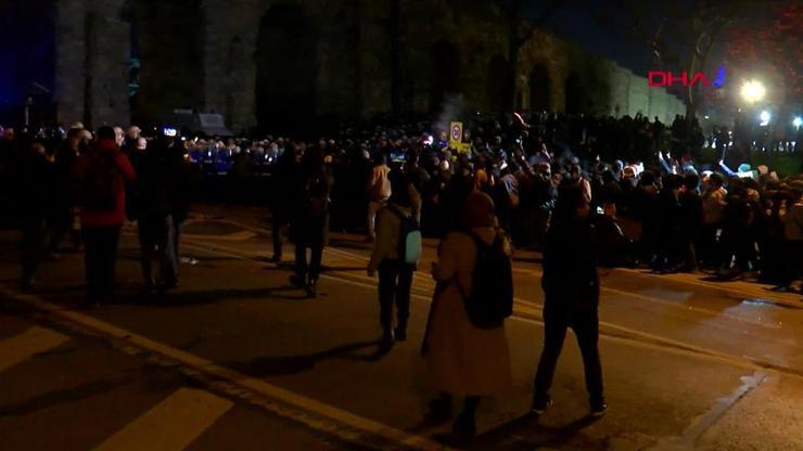 Tornavida, pense, balta ve asit... Göstericiler İstanbul ve Ankarada polise saldırdı