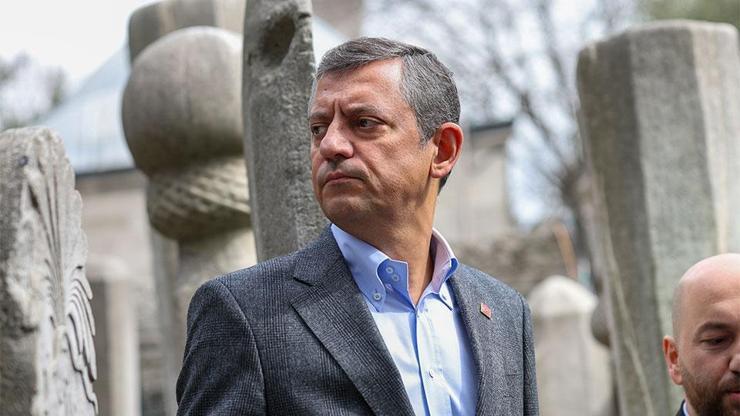 Özgür Özel, Şehzadebaşı Camiini ziyaret etti