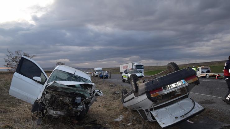 Van'da 3 araç kazaya karıştı; 6 yaralı Van'da 3 araç kazaya karıştı; 6 yaralı