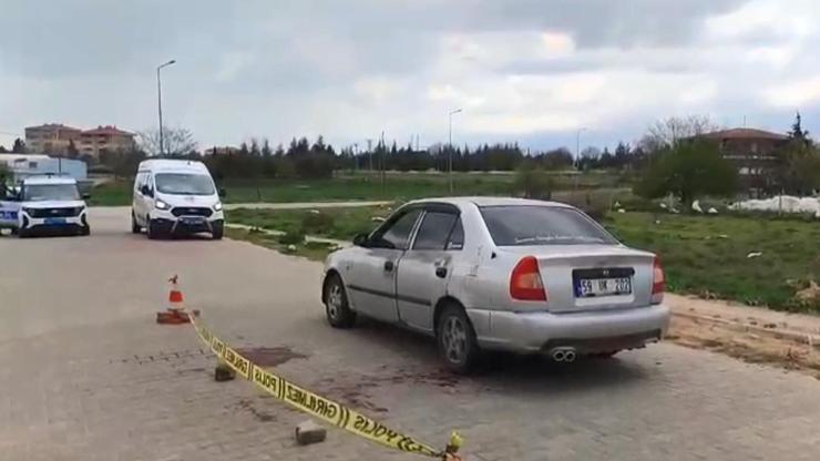 Otomobilde tartıştığı arkadaşını boğazından bıçakla yaraladı