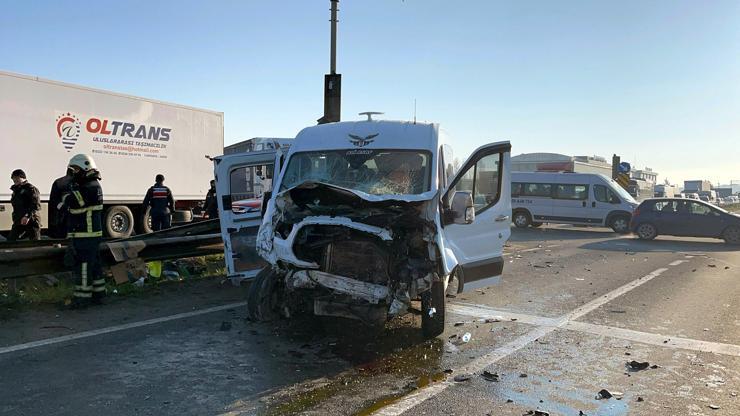 Tekirdağ’da işçi servis minibüsleri çarpıştı: 18 yaralı Tekirdağ’da işçi servis minibüsleri çarpıştı: 18 yaralı
