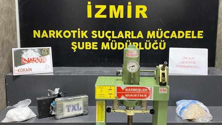 Otomobilde uyuşturucuyla yakalanan 4 şüpheli tutuklandı Otomobilde uyuşturucuyla yakalanan 4 şüpheli tutuklandı