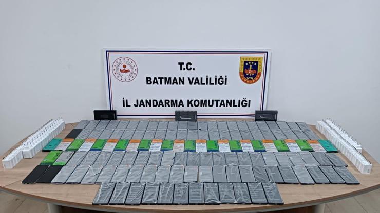 Batman'da 132 Gümrük Kaçağı Telefon Ele Geçirildi Batman'da 132 Gümrük Kaçağı Telefon Ele Geçirildi