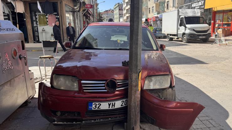 Yalvaç'ta kaza: 3 yaralı Yalvaç'ta kaza: 3 yaralı