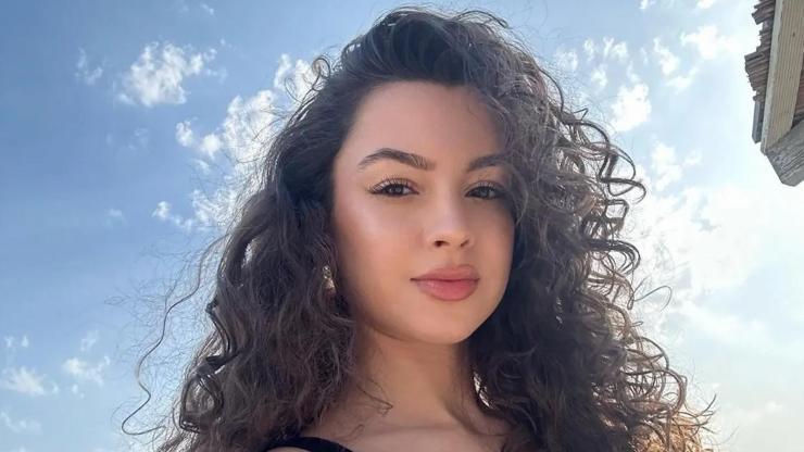 Su Burcu Yazgı Coşkun pozlarıyla hayranlarını mest etti