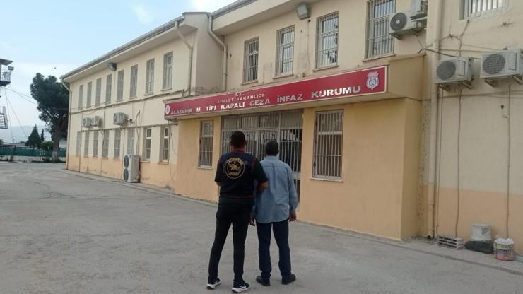 Manisa'da çiftçileri 10 milyon lira zarara uğratan tefecilere operasyon: 1 tutuklama Manisa'da çiftçileri 10 milyon lira zarara uğratan tefecilere operasyon: 1 tutuklama