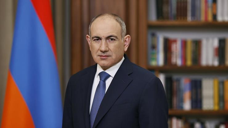 Paşinyan, Azerbaycan ve Türkiye bayraklarına saldırıyı kınadı